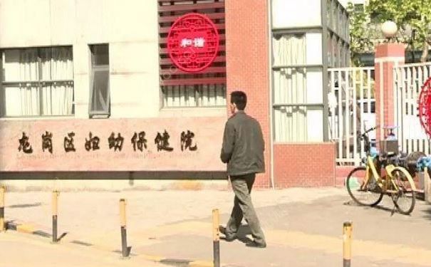 打了幾百針保胎竟產(chǎn)下畸形寶寶，耳朵沒耳孔、眼睛閉不上(3)