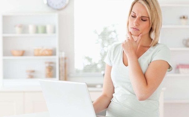 女性乳房腫脹的原因有哪些？哪些因素會導致乳房脹痛？(1)