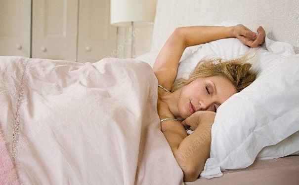 冬天睡覺可以穿內(nèi)衣嗎？冬天女性睡覺穿內(nèi)衣好不好？(1)