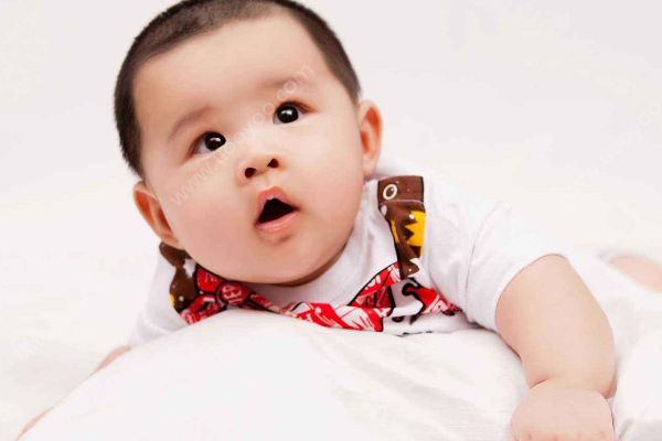 小孩尿床九成無大礙，對付尿床孩子這樣做(1)