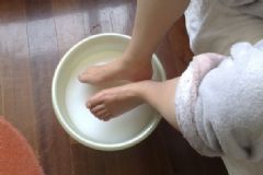 經(jīng)期能用姜水泡腳嗎？經(jīng)期用姜水泡腳好嗎？[多圖]