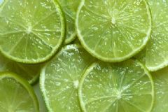 檸檬片泡水的功效有哪些？鮮檸檬片泡水有什么好處？[圖]