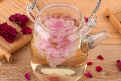 喝玫瑰花水有哪些好處？喝玫瑰花水要注意哪些事項？[圖]