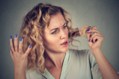女性脫發(fā)嚴(yán)重是什么原因？女人脫發(fā)嚴(yán)重的原因有哪些？[圖]