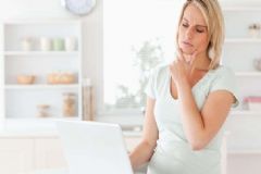 女性乳房腫脹的原因有哪些？哪些因素會導致乳房脹痛？[圖]