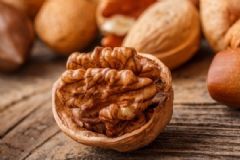 老年人吃核桃有什么好處？老年人吃核桃好嗎？[圖]