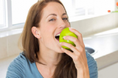 女性每天吃蘋果的功效有哪些？女性每天吃蘋果有什么好處？[圖]