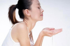 護膚的方法有哪些是錯誤的？護膚品涂少會傷害肌膚嗎？[圖]