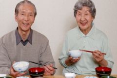 老人飲食養(yǎng)生需注意什么？老人飲食養(yǎng)生的原則有哪些？[圖]
