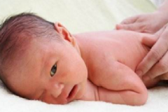 新生兒洗澡要注意什么問(wèn)題？冬天新生兒怎樣護(hù)理？[圖]