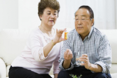 老人用藥要遵循哪些原則？老人用藥遵循的原則有哪些？[圖]