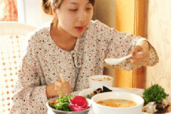 孕前應(yīng)注意的營養(yǎng)問題有哪些？孕期補充營養(yǎng)要知道哪些知識？[圖]