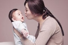 新生兒打嗝打不出來(lái)怎么辦？新生兒打嗝打不出來(lái)的注意事項(xiàng)？[圖]