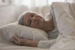 老人怎樣才能提高睡眠質(zhì)量？老年人失眠了怎么調(diào)理？[圖]