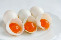 寶寶吃蛋黃有什么好處？寶寶吃蛋黃的好處？[圖]