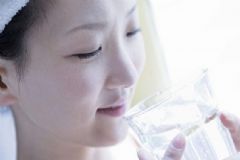 日常祛痘的方法有哪些？臉上老長痘痘是什么原因？[圖]