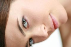 眼部長(zhǎng)皺紋該怎么辦？日常眼部護(hù)理要注意什么？[圖]