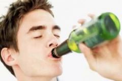 白酒和啤酒哪個(gè)容易發(fā)胖？啤酒和白酒哪個(gè)愛(ài)長(zhǎng)胖？[圖]