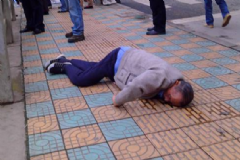 老人意外摔倒有哪些情況？老人意外摔倒會出現(xiàn)什么狀況？[圖]
