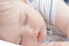 如何減輕寶寶分離焦慮？怎樣讓寶寶獨立睡眠？[圖]