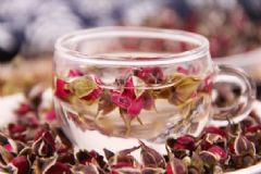 喝玫瑰花茶有什么好處？玫瑰花茶的功效作用[圖]