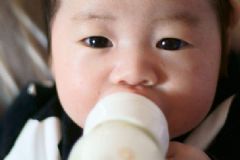 新生兒不吃母乳吃什么好？新生兒沒有母乳應(yīng)該如何喂養(yǎng)？[圖]