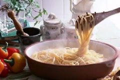 面條發(fā)黃怎么回事？煮面條為什么會(huì)發(fā)黃？[圖]