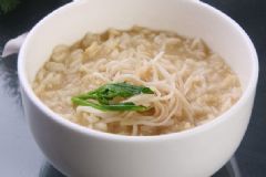 孩子吃湯泡飯有什么危害？幼兒常吃湯泡飯的危害有哪些？[圖]