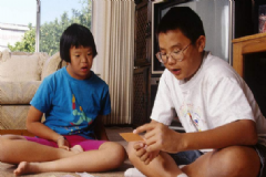 易生唐氏綜合征的夫妻有哪些？如何預(yù)防唐氏綜合癥？[圖]
