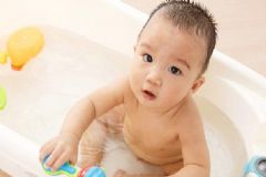 冬天給寶寶洗澡要注意什么？冬季如何正確給寶寶洗澡？[圖]