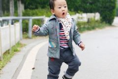 寶寶學(xué)走路穿什么鞋？怎么給寶寶選鞋子？[圖]