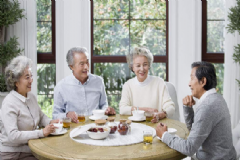 適合老人吃的食物有哪些？老人在飲食上要注意哪些？[圖]