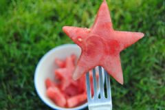 西瓜籽可以吃嗎？西瓜籽是白色的可以吃嗎？[多圖]