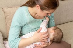 擠奶的正確方法是怎樣？哺乳媽媽如何擠出奶水？[圖]