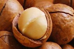 夏威夷果發(fā)黃好不好？夏威夷果泛黃能吃嗎？[多圖]