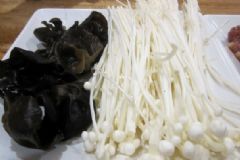金針菇和木耳能一起吃嗎？木耳和金針菇一起吃好不好？[多圖]