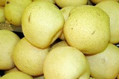 梨子碰傷后變色能吃嗎？梨子削皮后有變色的地方能吃嗎？[多圖]