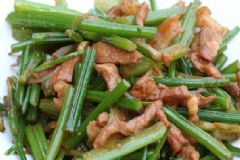 芹菜多吃有什么副作用？芹菜吃多了會(huì)怎樣？[多圖]
