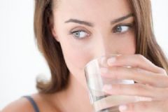 怎樣喝水對(duì)肌膚好？如何喝水才能讓肌膚水潤(rùn)？[圖]