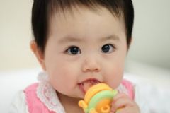 寶寶一歲吃母乳還有營養(yǎng)嗎？寶寶六個(gè)月斷奶好嗎？[圖]