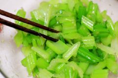 芹菜與苦瓜可以一起吃嗎？芹菜和苦瓜同食好嗎？[多圖]