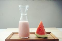 西瓜和牛奶能一起吃嗎？牛奶和西瓜一起吃好嗎？[多圖]