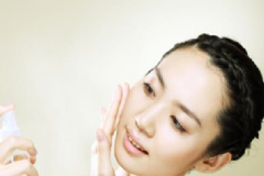 女人如何擺脫黃臉婆的稱號？睡前做什么事能讓自己變年輕？[圖]