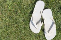 夏季穿人字拖有什么危害？夏季穿人字拖的危害有哪些？[圖]