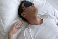 男生初次泄精與哪些因素有關(guān)？男人第一次射精的原因有哪些？[圖]