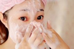 用手工皂洗臉有什么好處？用手工皂洗臉長痘痘怎么辦？[圖]