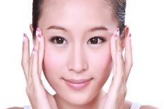 痔瘡膏能祛黑眼圈有效嗎？痔瘡膏消眼袋有何危害？[圖]