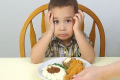孩子為什么不愛吃飯？孩子不愛吃飯?jiān)趺醇m正？[多圖]
