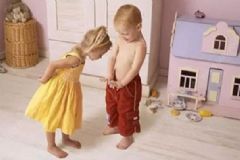 小孩為什么愛(ài)摩擦生殖器？男孩為什么總是喜歡摸小弟弟？[圖]