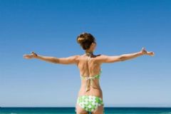 夏天被曬黑了怎么辦？夏季被曬黑了怎么白回來？[圖]
